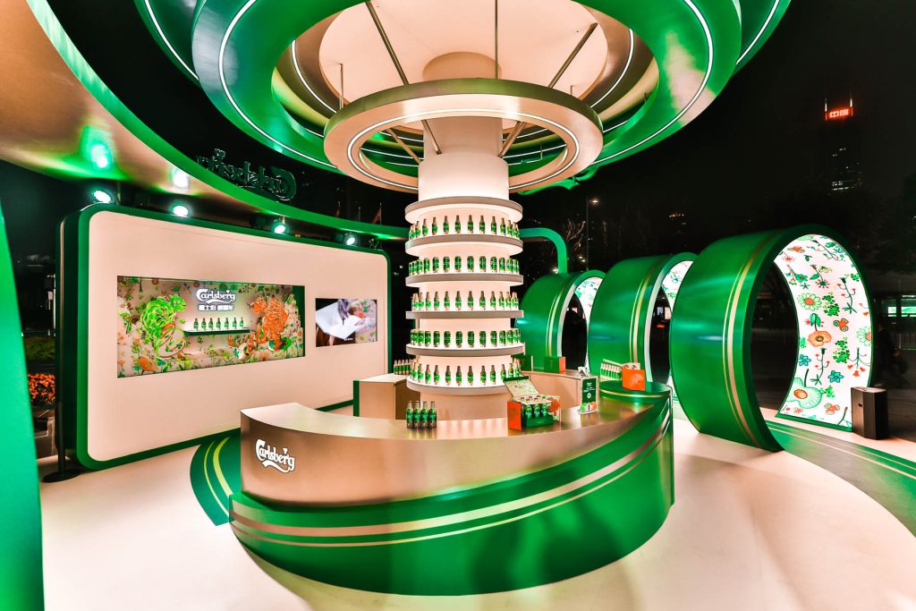 Retail event created by Somexing Artistic with Victo Ngai for Carlsberg Chinese New Year Limited Edition (Beverage industry).