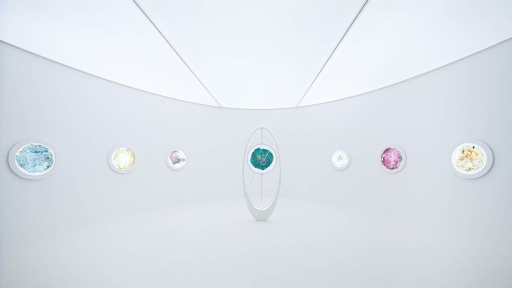 Art piece by Luo Daishi commissioned by Lancôme for the exhibition "The Art of Absolute"